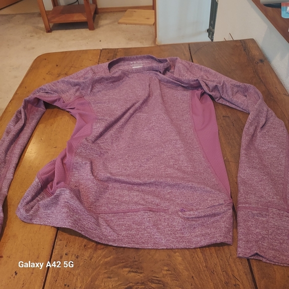 REVA workout top - Picture 7 of 10